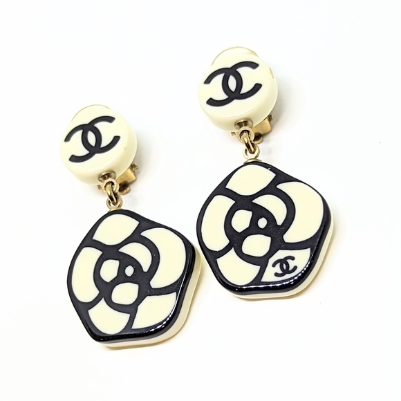 CHANEL Vintage 90's Camellia Clip On Dangle Earrings - Picture 3 of 10